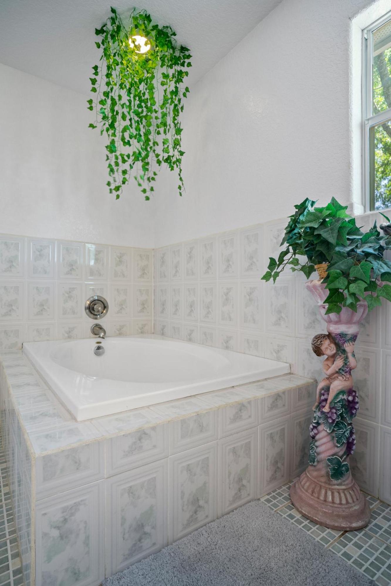 Bamboo Oasis-Relaxing Hot Tub-Family Time Vila San Antonio Exterior foto